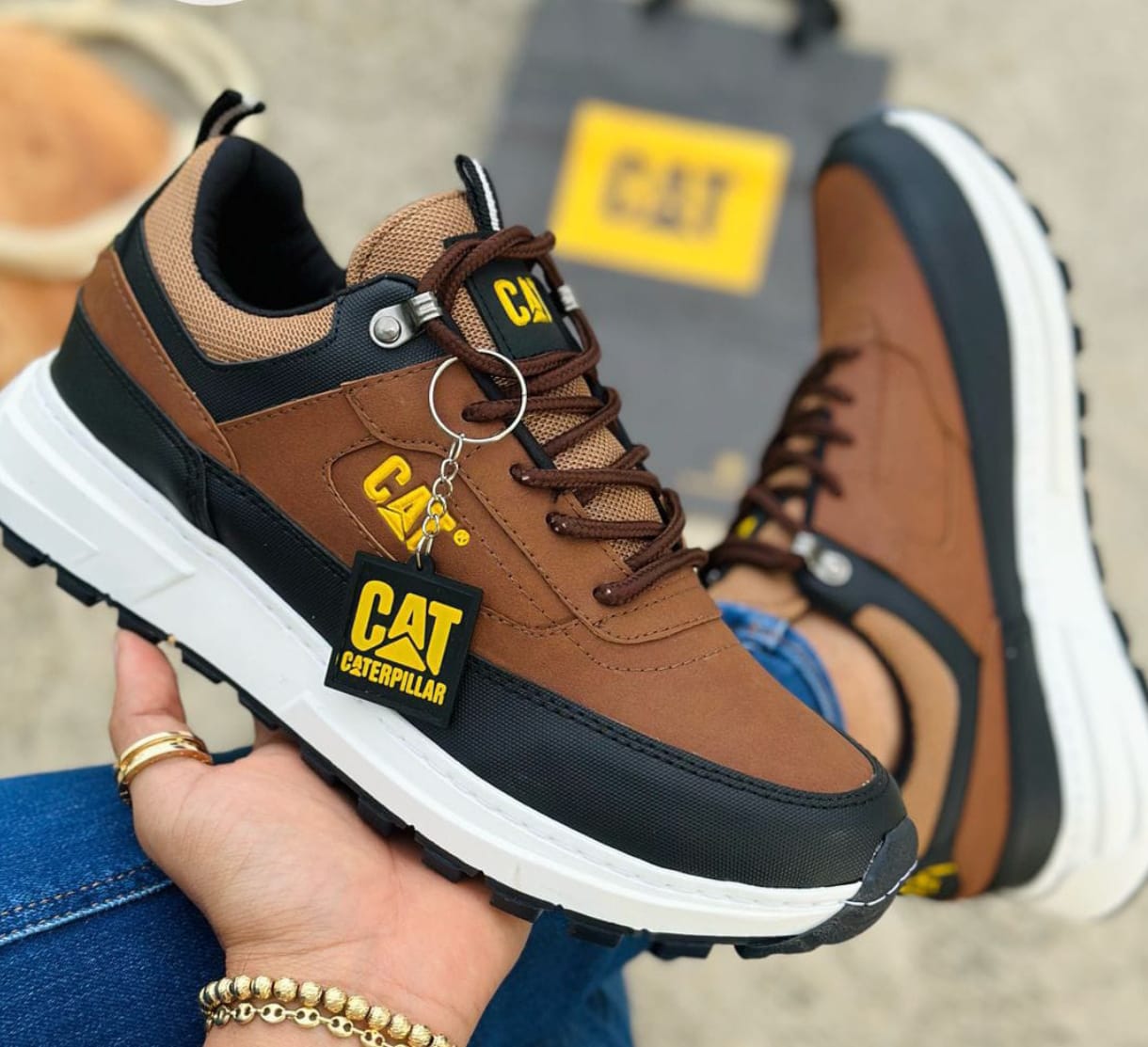 🛠️ Tenis CAT: Fuerza y estilo